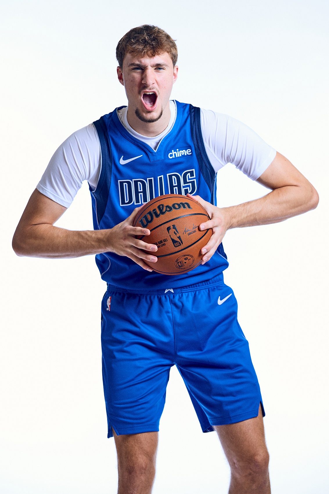 巴恩斯参加, ut, 东契奇交易