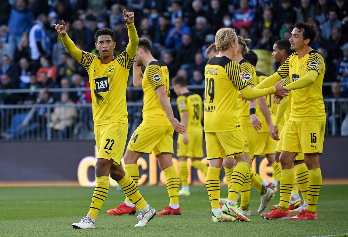 中场球员近 中场球员近